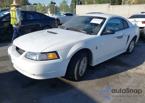 1999 Ford Mustang z USA, uszkodzony, nr VIN 1FAFP4043XF128021